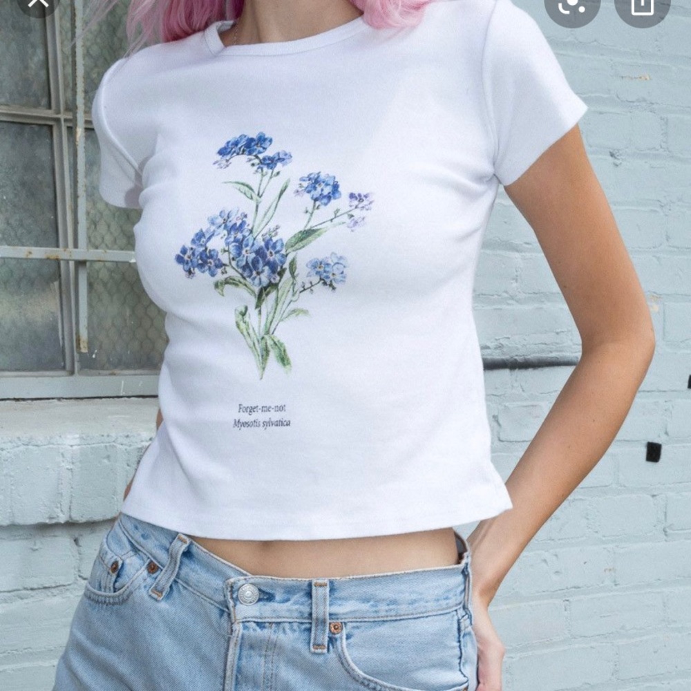 BRANDY MELVILLE “forget me not” baby tee